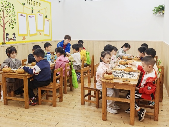 小朋友在棋院上課照片2_副本_副本.jpg 小朋友在棋院上課照片2_副本_副本.jpg